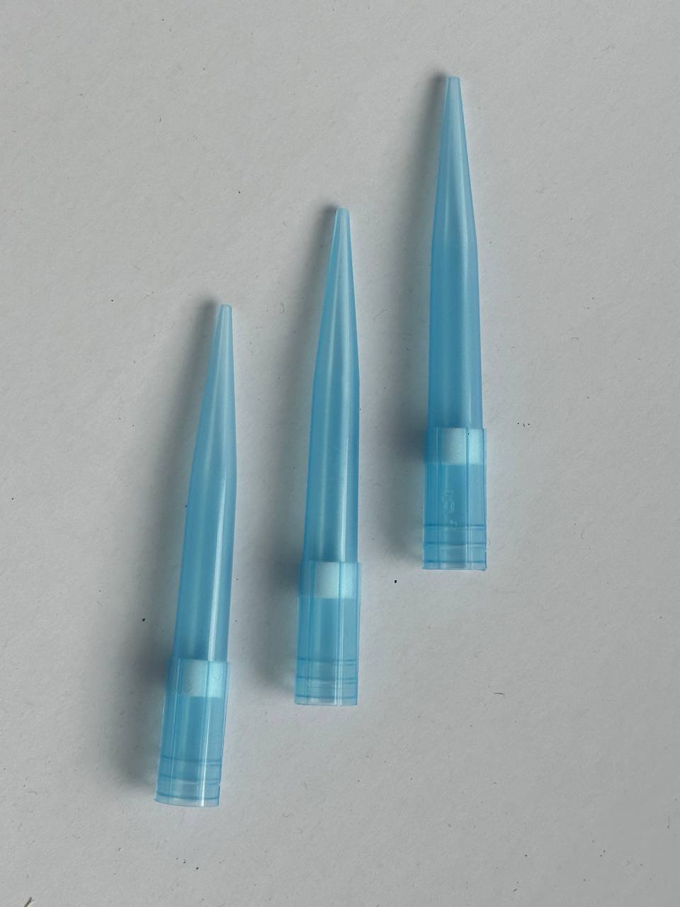 Наконечник для дозатора типу «Гілсон» на 1000 мкл, синій з фільтром, 100 шт/пак, стерильний